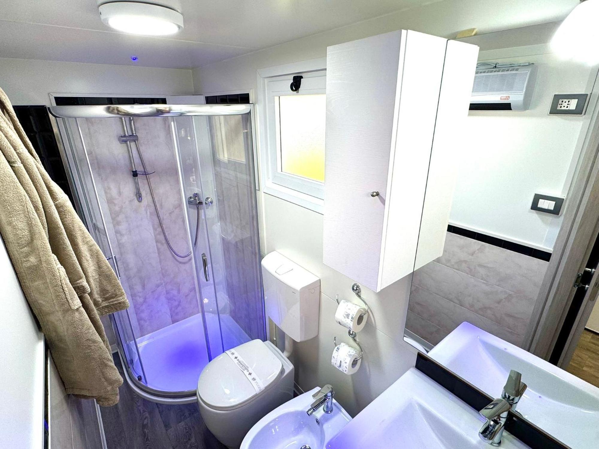 Luxury Caravan At Union Lido カヴァッリーノ・トレポルティ エクステリア 写真