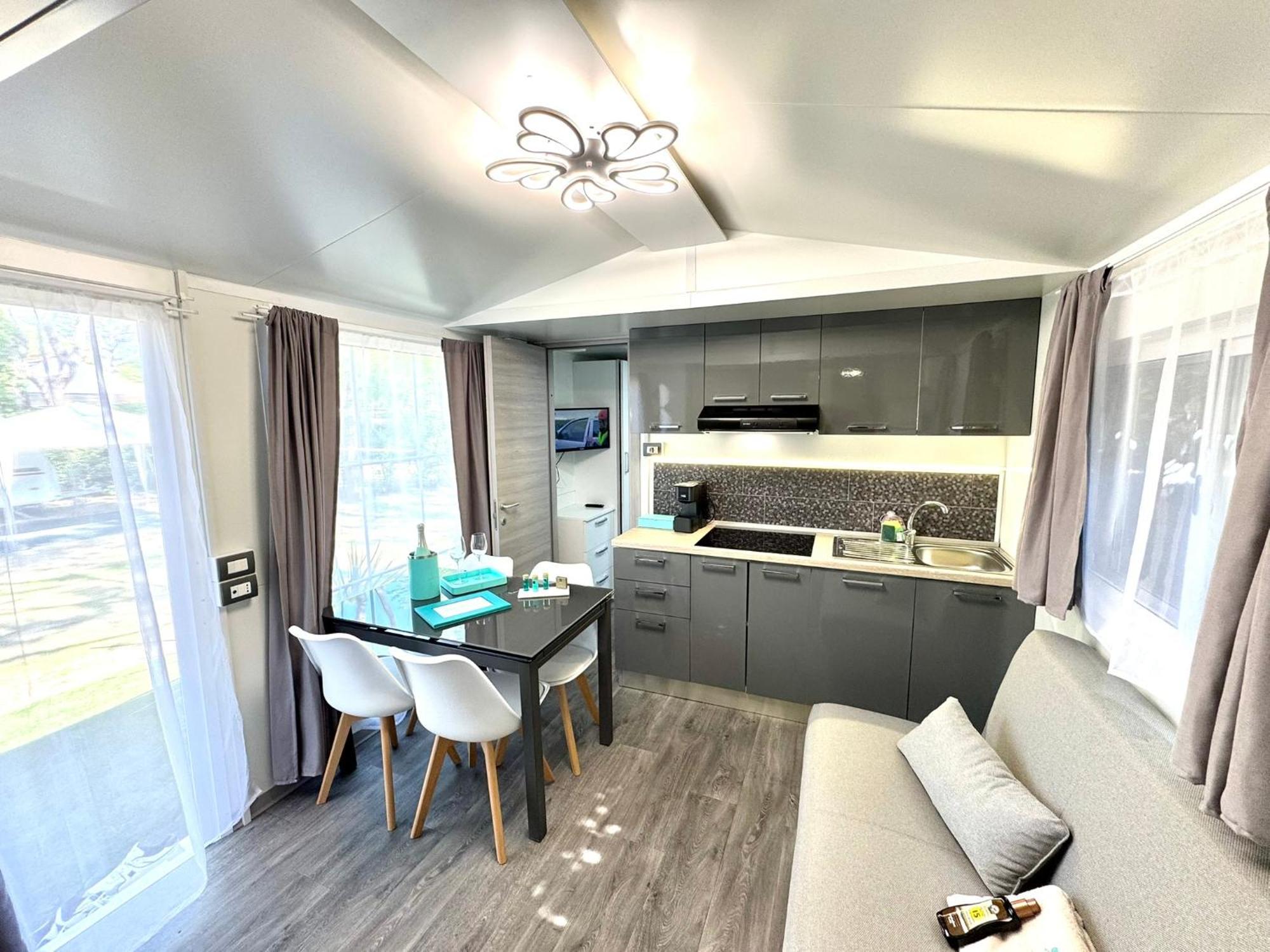 Luxury Caravan At Union Lido カヴァッリーノ・トレポルティ エクステリア 写真